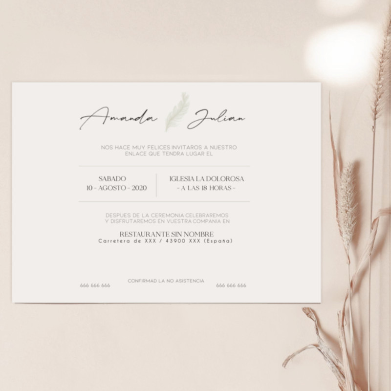 Invitación personalizada de boda elegante modelo Pluma con accesorio