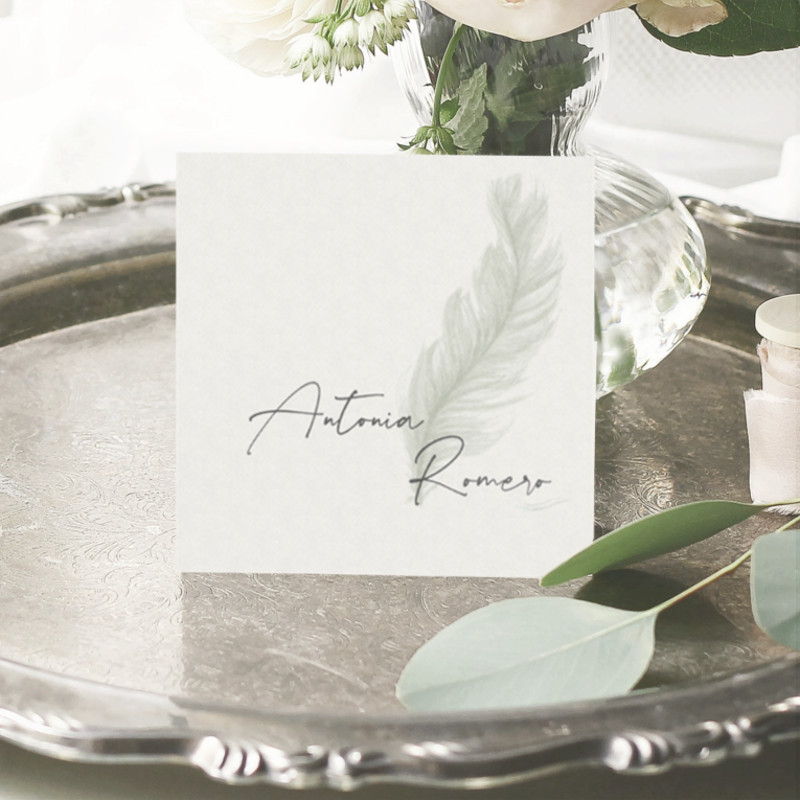 Lámina decorativa Café presenta la escena de un pueblo en primavera. Lámina artística para decoración con estilo primaveral y elegante impresa en papel texturizado Fine Art y diseñada por Mundo Inventado
