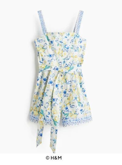 Imagen de mono estilo veraniego con estampado de limones de la marca H&M